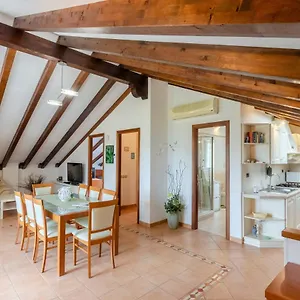  Apartment Ca' Do Pescou, Charming 2,Bedroom Apartment With Stunning Hill Views Overlooking The Greenery